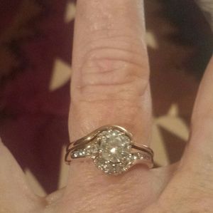 Diamond gold ring