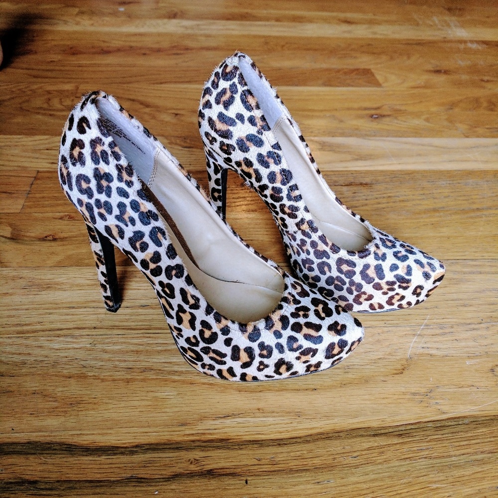 Like new Kelsi Dagger fur heels!!