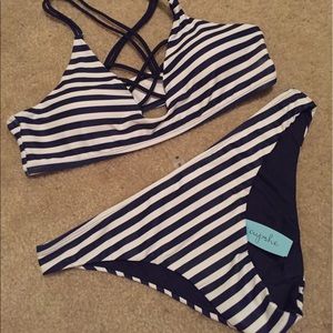 Cupshe Parallel Stripe Binkini (Size Medium)