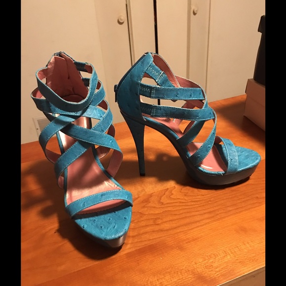 New in Box JustFab Teal Ostrich texture Sandal8.5 - Picture 4 of 6