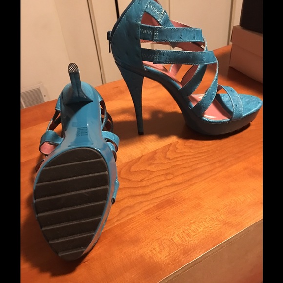 New in Box JustFab Teal Ostrich texture Sandal8.5 - Picture 5 of 6