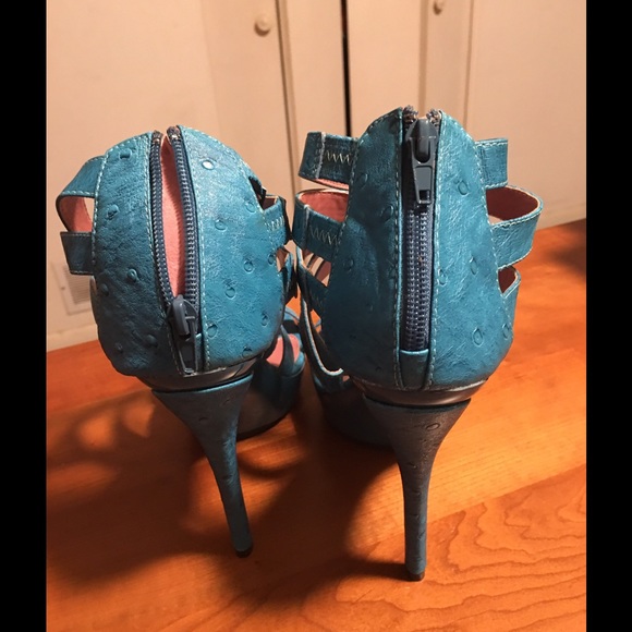 New in Box JustFab Teal Ostrich texture Sandal8.5 - Picture 6 of 6