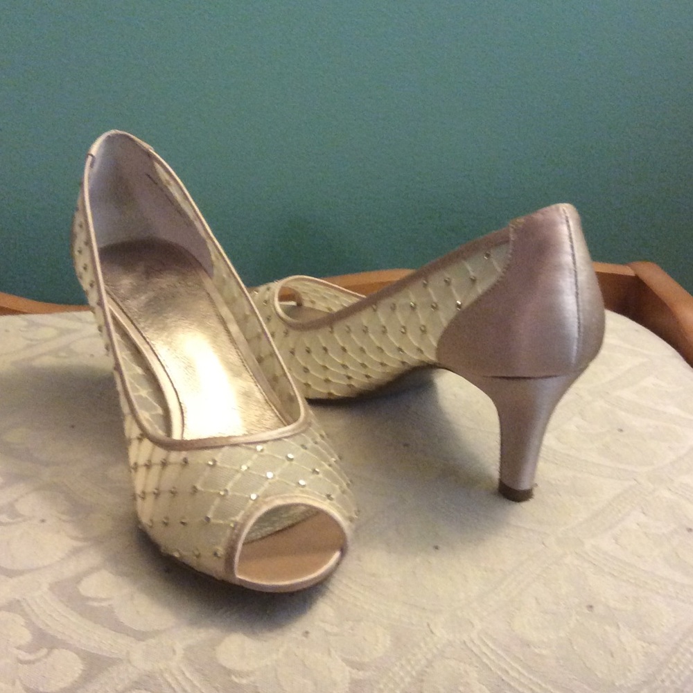 Gold peep toe pumps