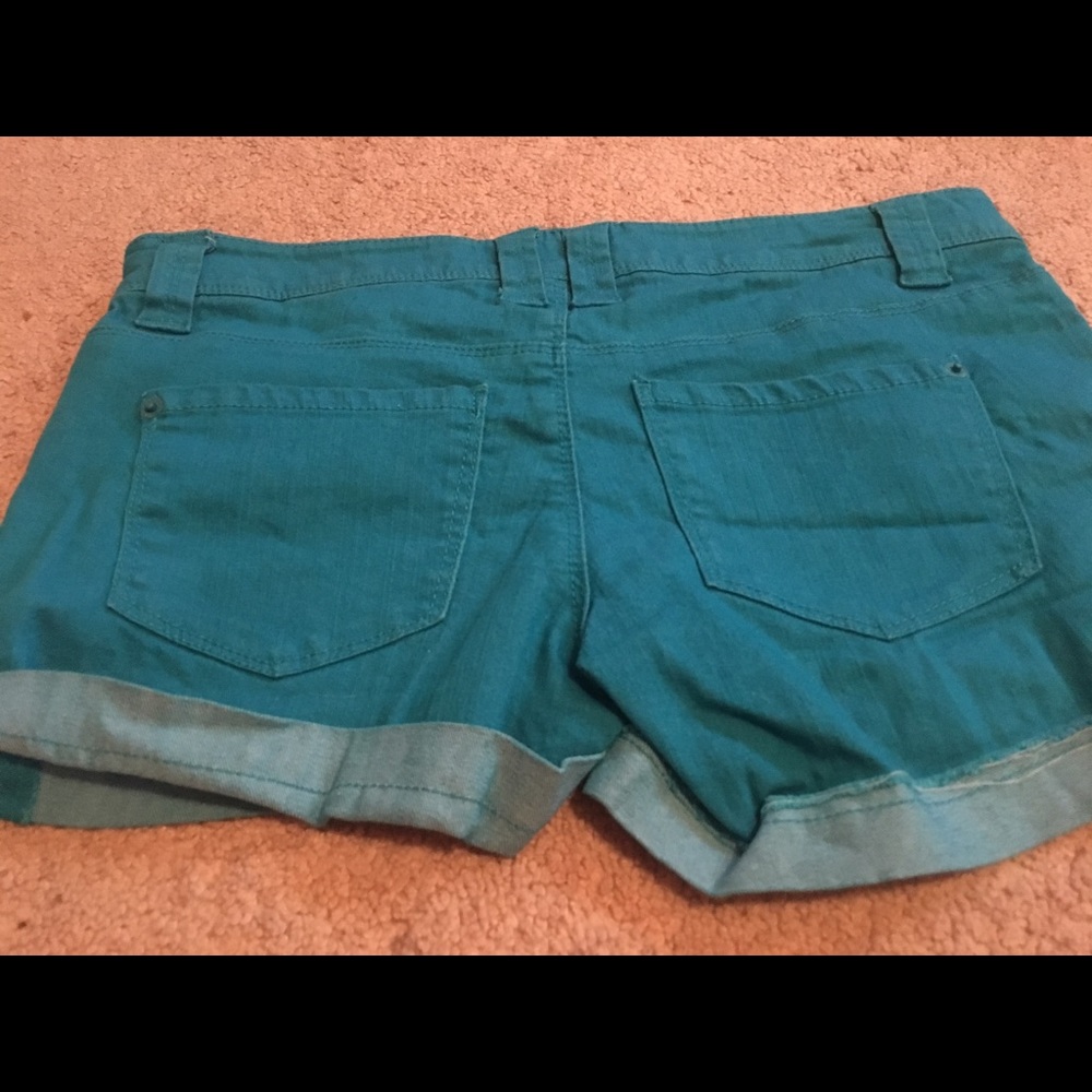 Shorts - Picture 3 of 3
