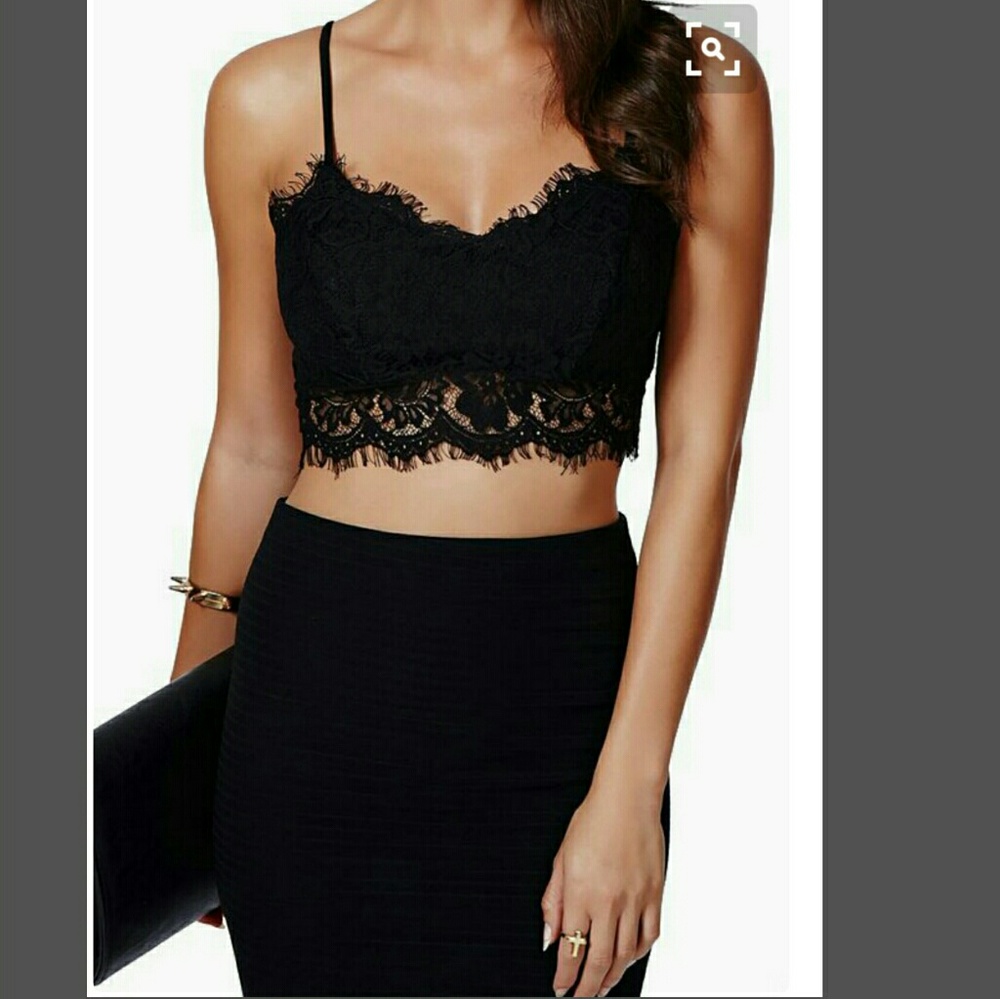 🎉NEW LISTING🎉Black lace crop top size XS