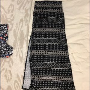 Tight long skirt with slit on both sides