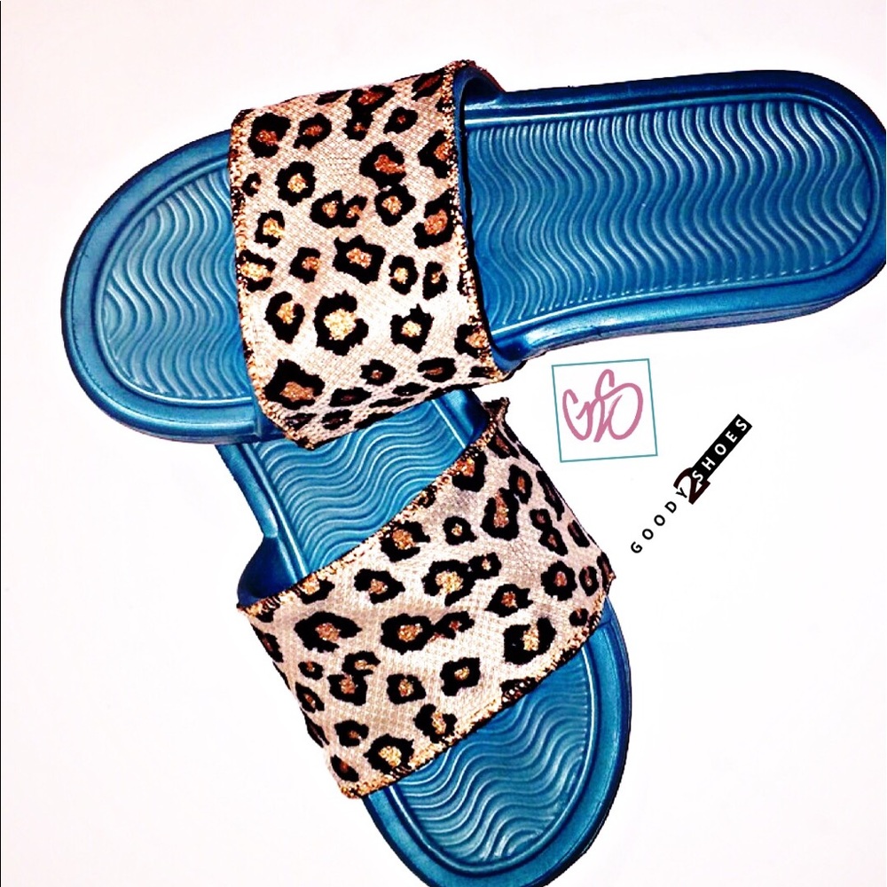 Turquoise leopard slide