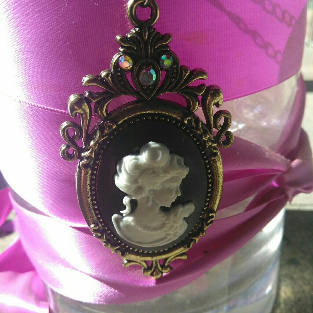 New Costume necklace