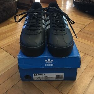 Women's Adidas Samoa sneaker - NEVER WORN