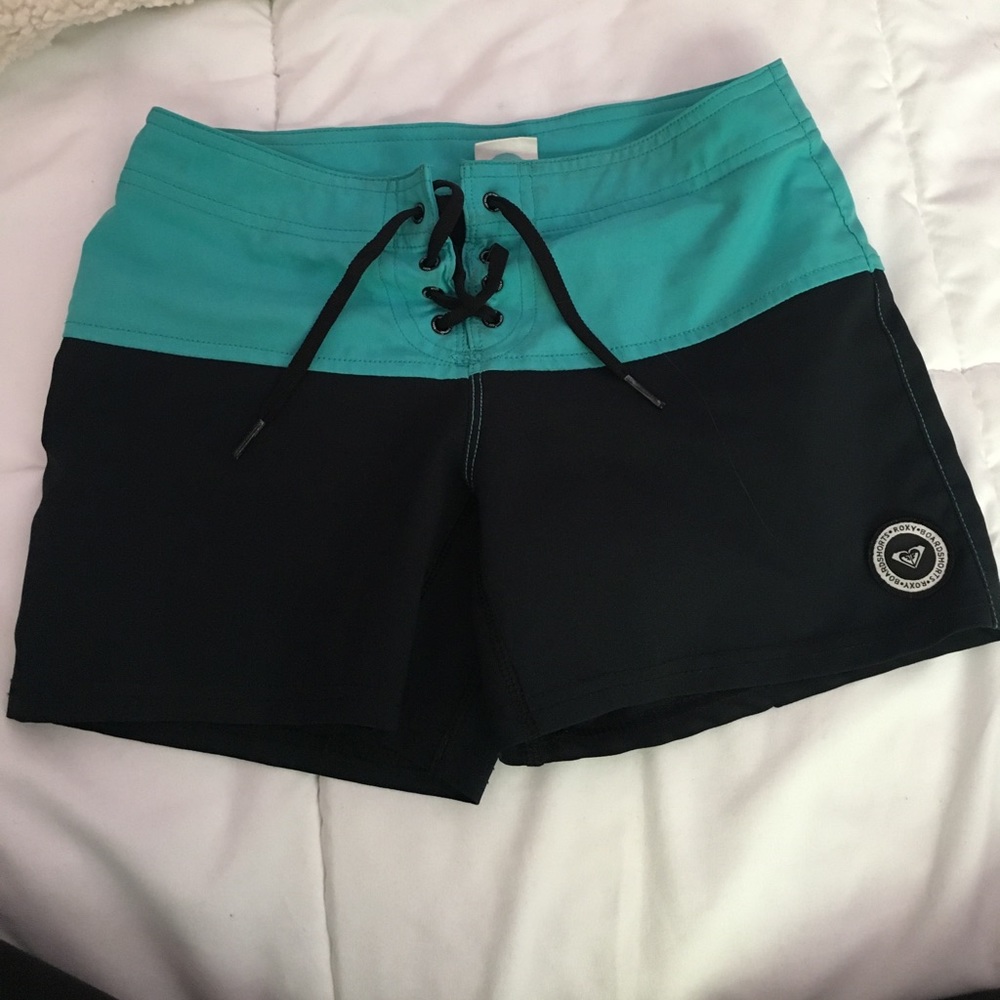 Girls turquoise and black boardshorts.