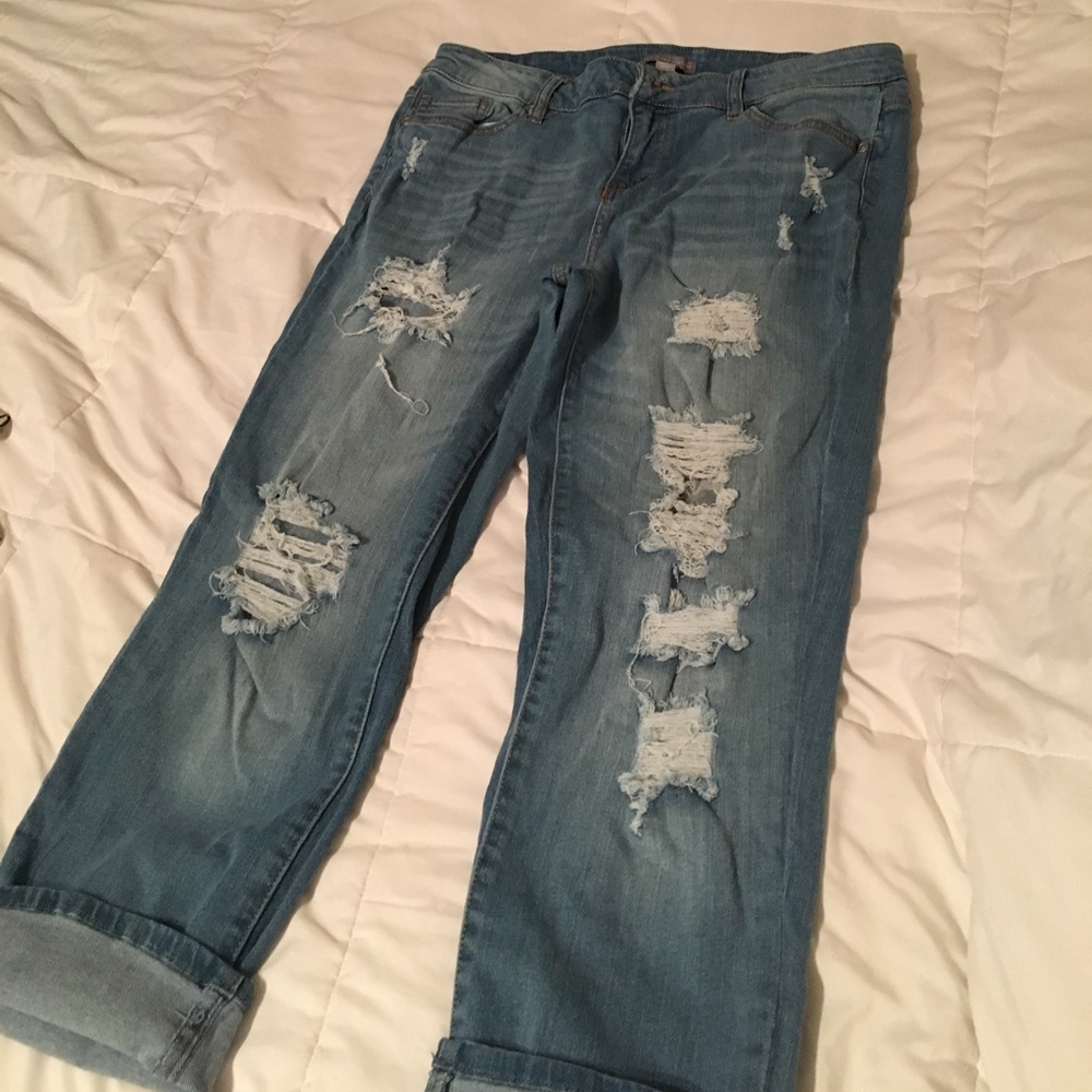 NY&Co destroyed cropped stretch jeans