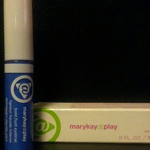 Mk bold fluid eyeliner