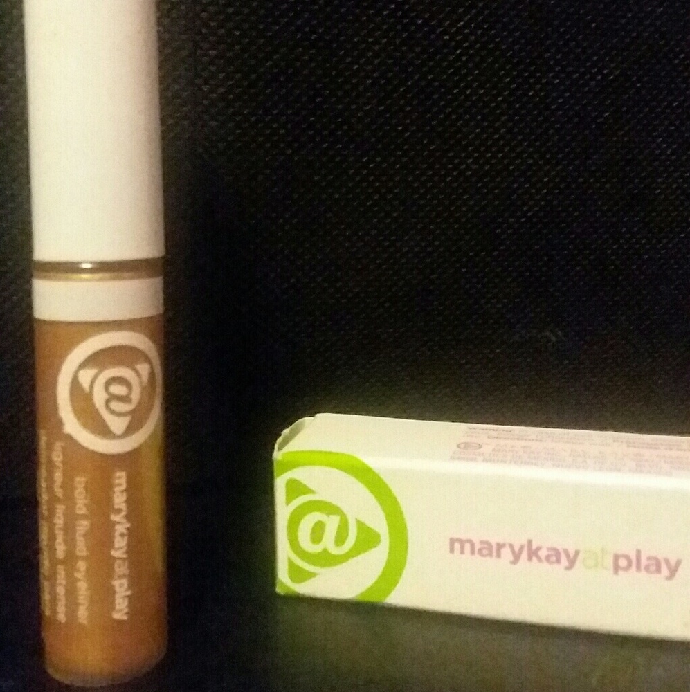 Mk bold fluid eyeliner