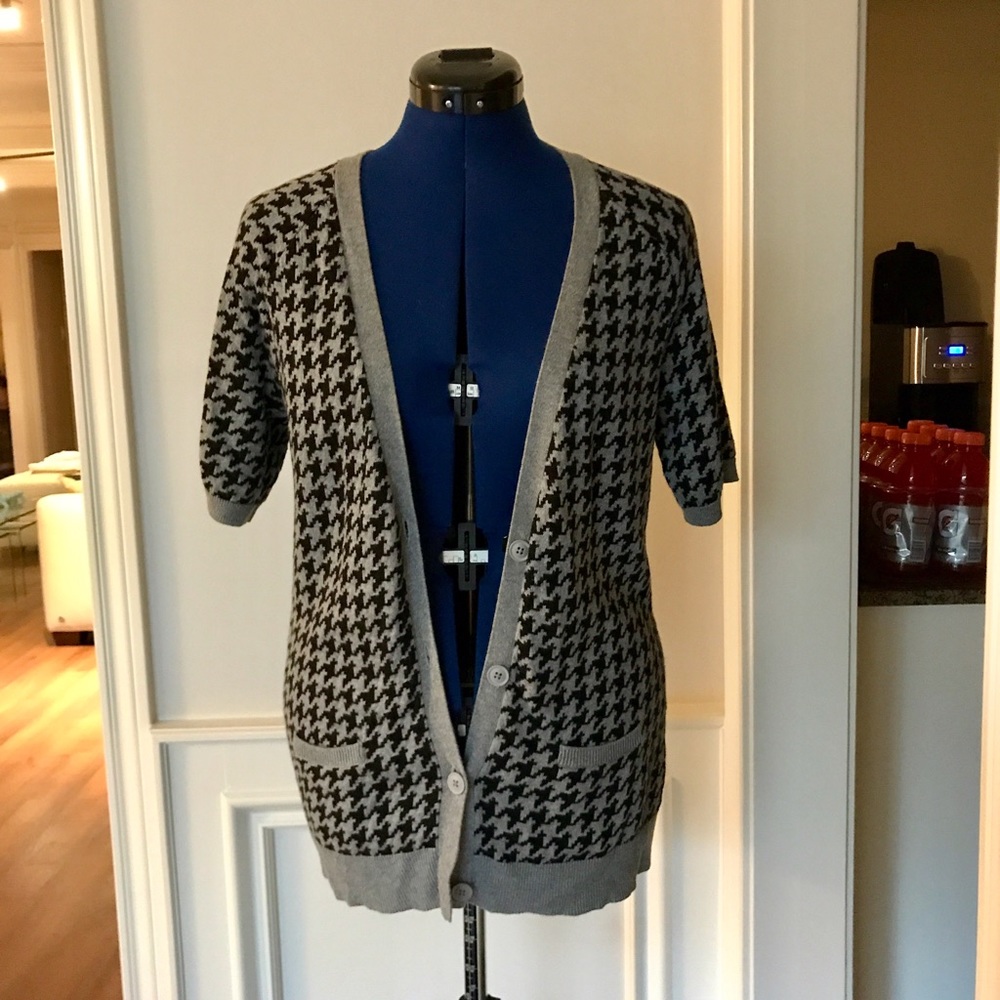 ❌DONATED❌ Short Sleeve Houndstooth Cardigan