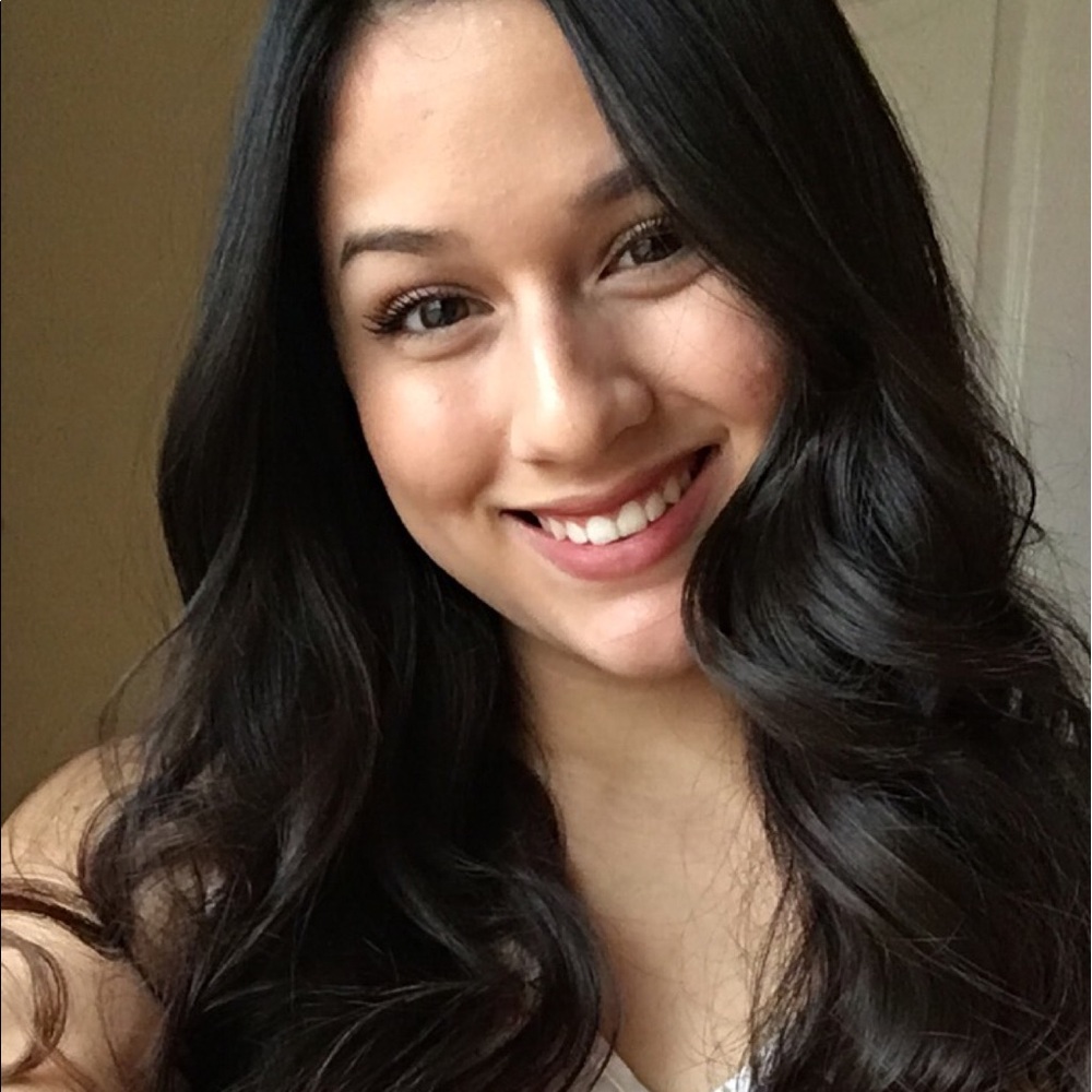 Meet your Posher, Alejandra