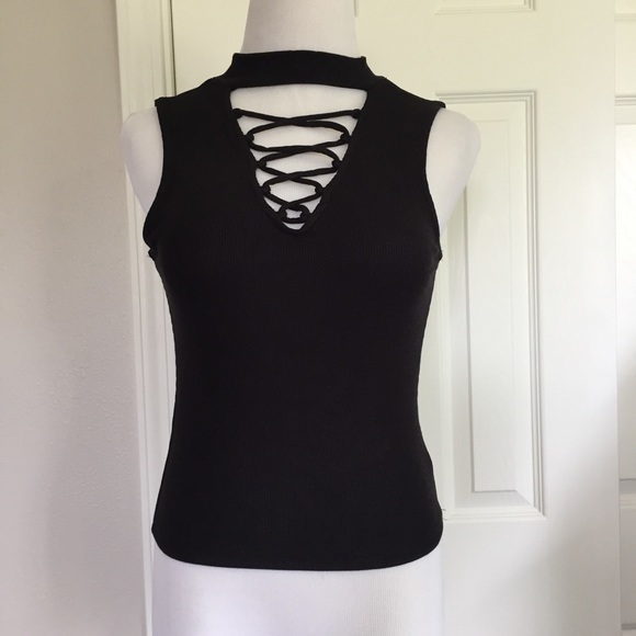 🌺 Criss Cross Choker Tank - Picture 2 of 3