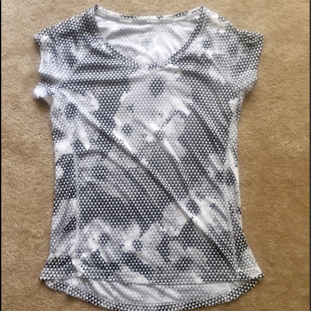 💥price drop💥Nike Epic dri fit tee. Size S