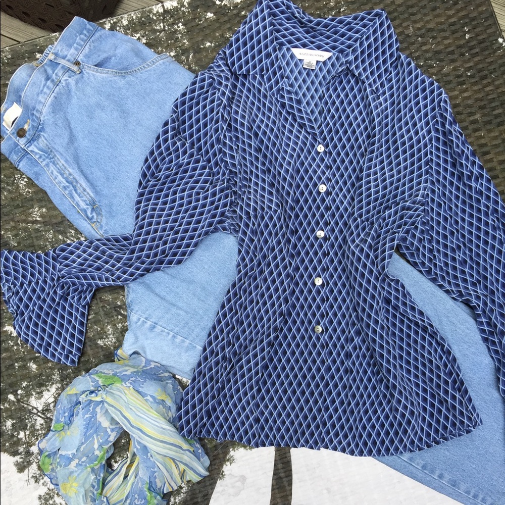 💕Bell sleeve top with light wash jeans Outfit!