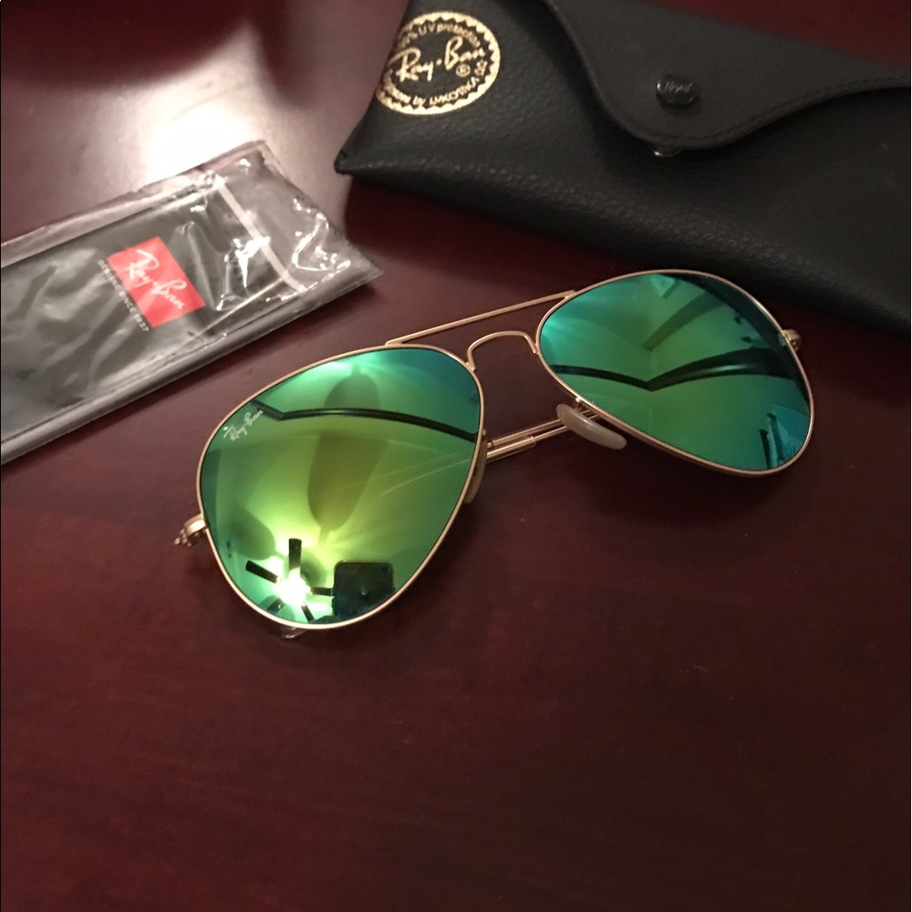 New mirrored Ray Bans! No scratches. Tinted green