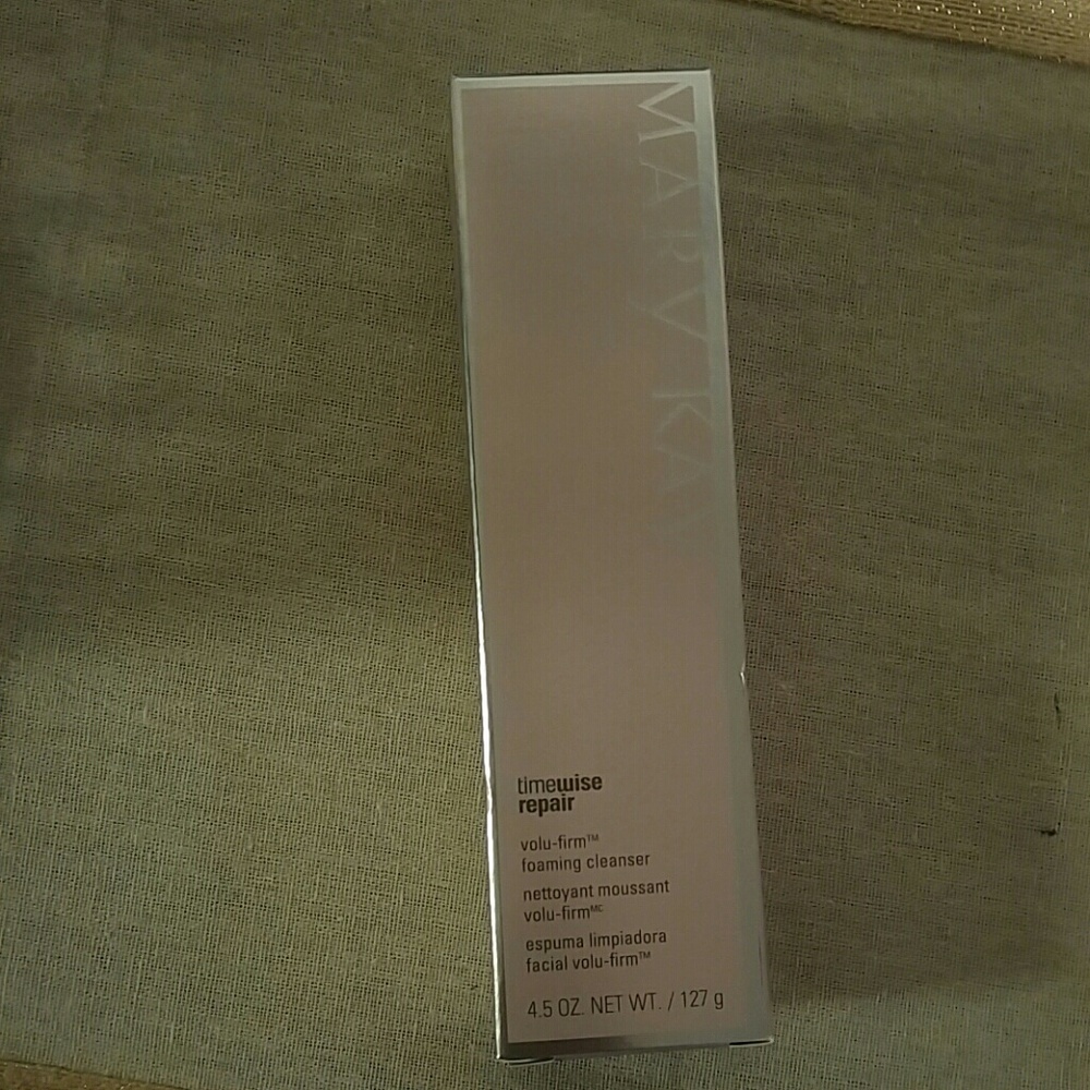 Volu-Firm Foaming Cleanser