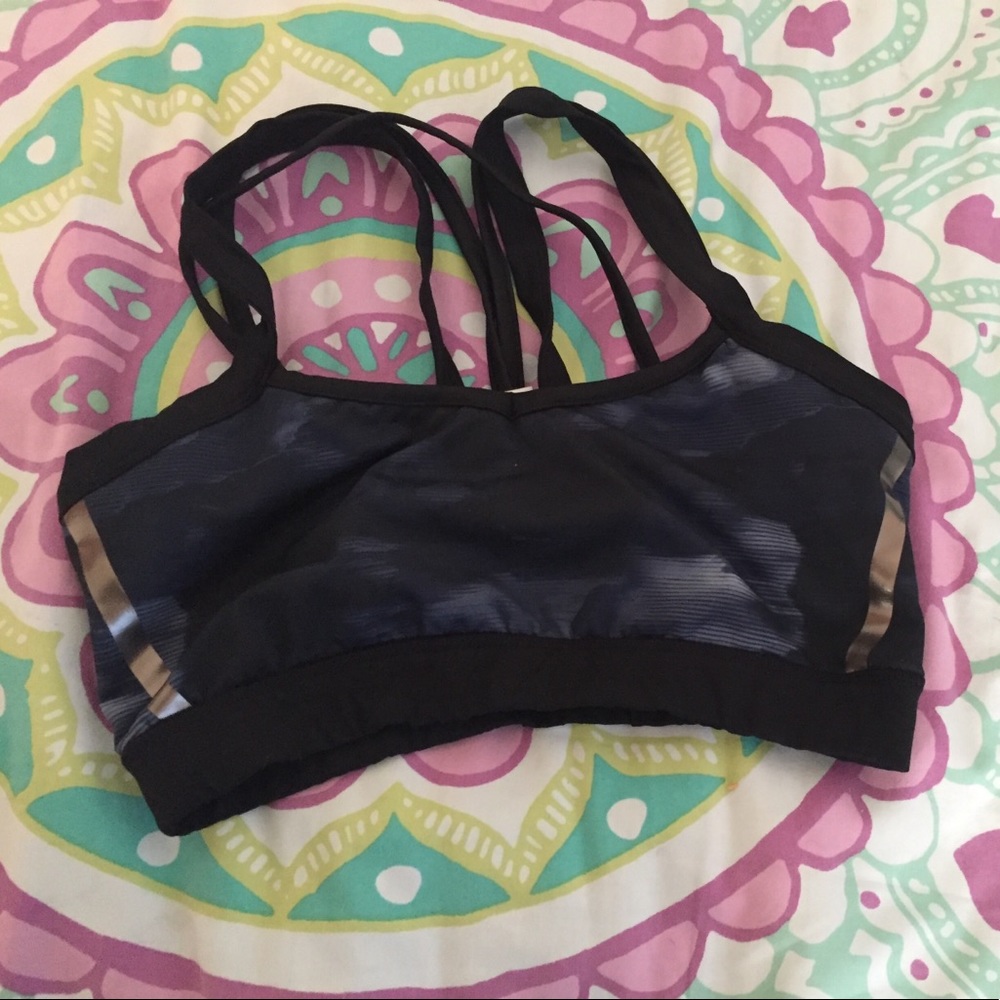 Super cute stormy print sports bra