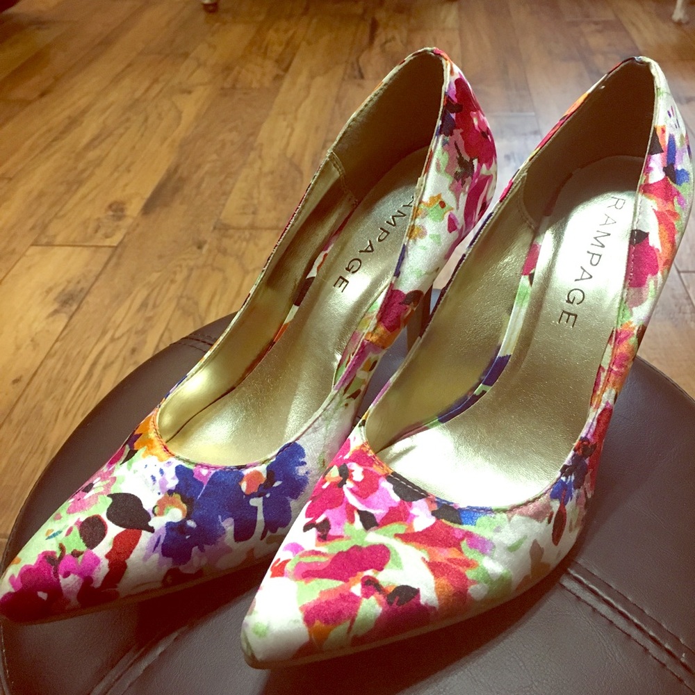 Beautiful floral stilettos w/ wooden heel