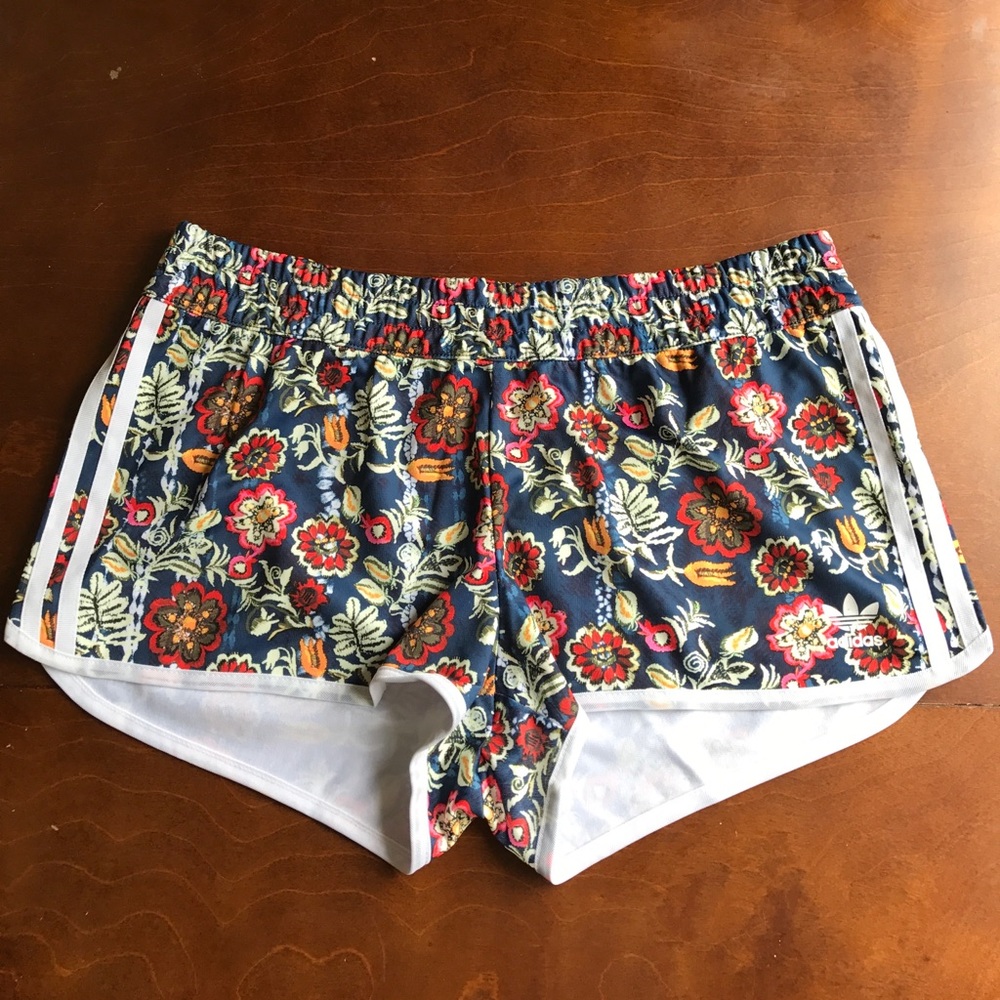 🌸Adidas Originals Shorts🌸