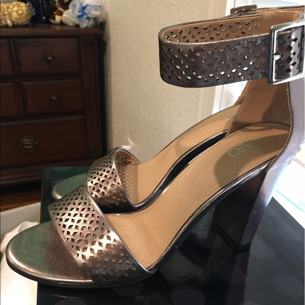 Trendy Pewter/Lavender Heels 💜