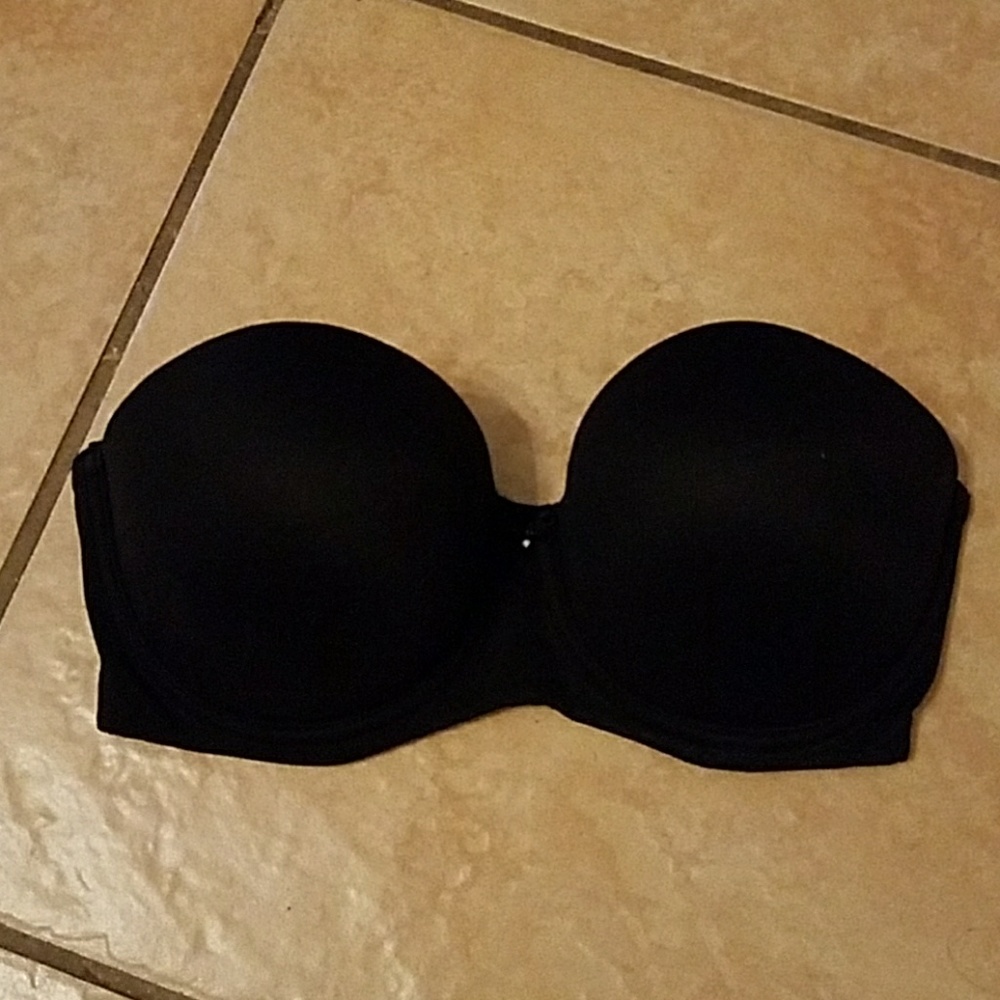 Black strapless bra