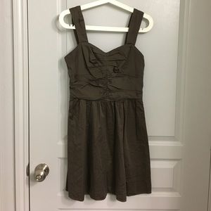 Ignore the wrinkles...great dress