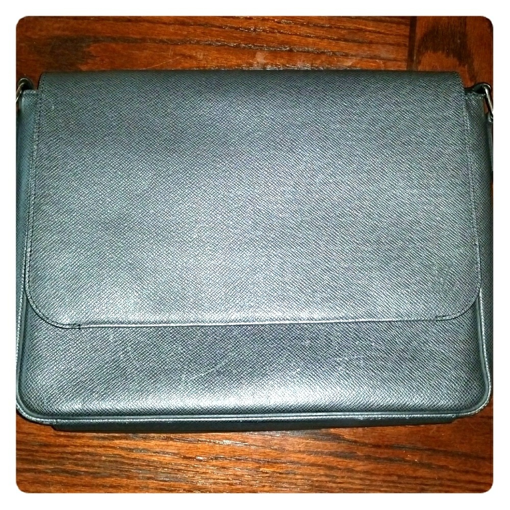 LOUIS VUITTON epileather Messenger bag