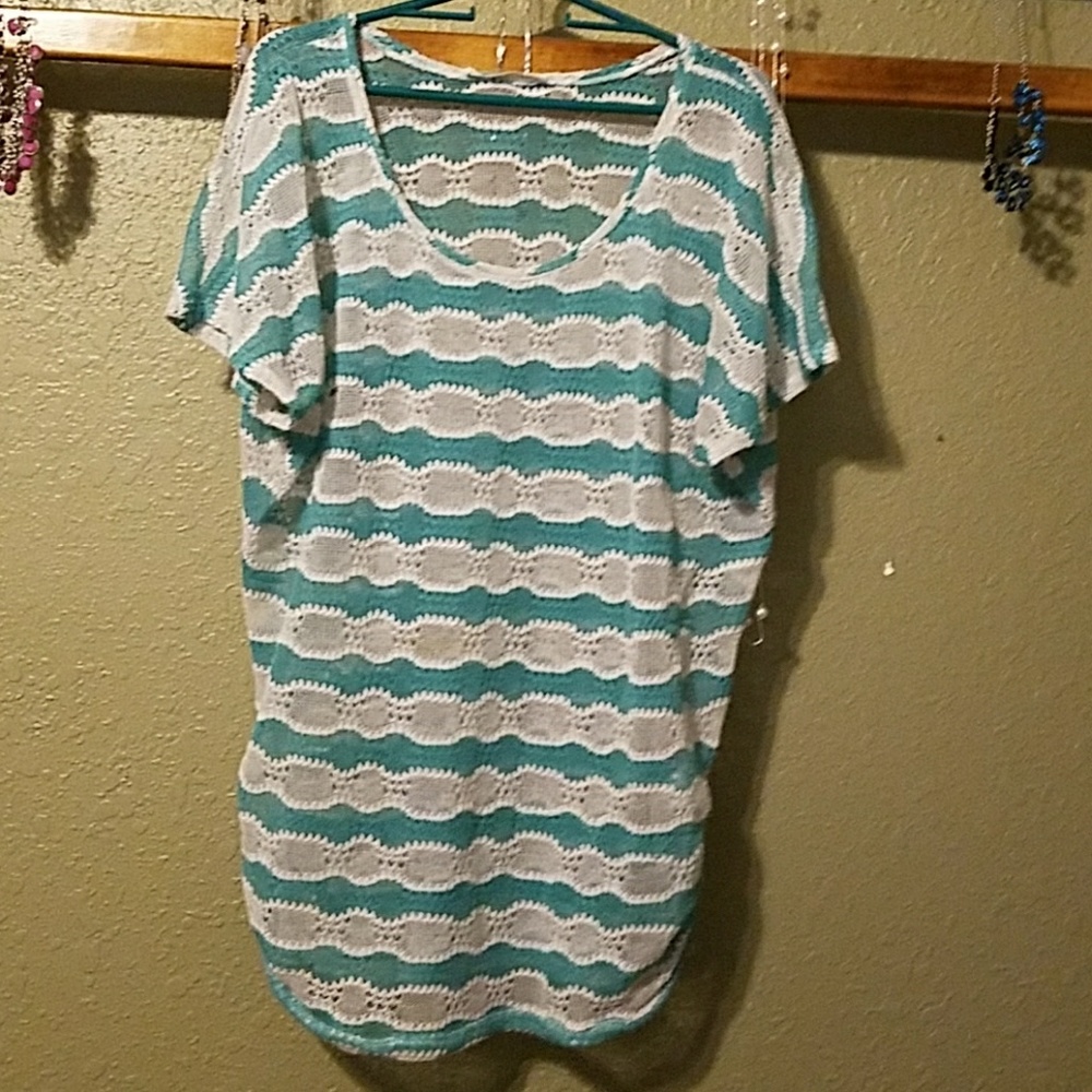 Green/white short sleeve sweater