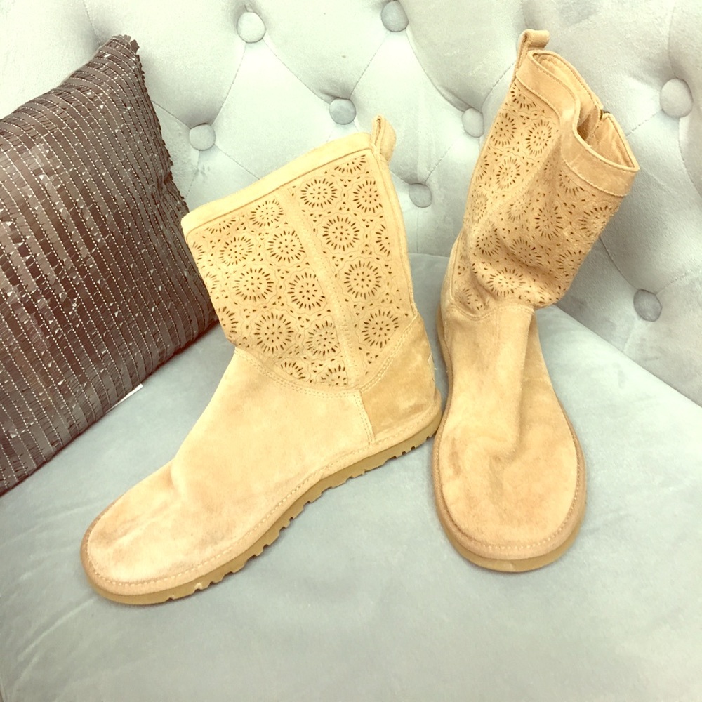 Lace rare uggs tan color