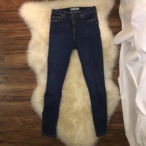 High waisted jeans