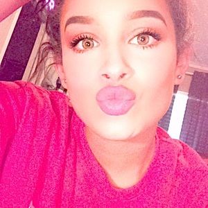 Meet your Posher, Dee