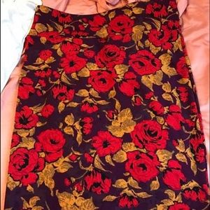 XL Cassie - LuLaRoe - EUC - red/eggplant