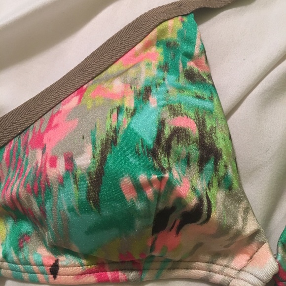 Victoria's Secret wrap bikini top w/cross straps - Picture 3 of 4