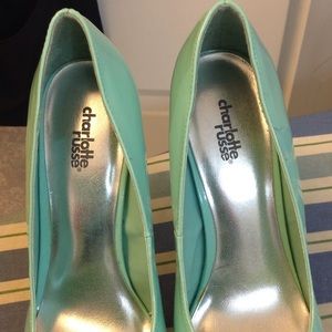 Never worn Teal pumps