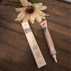 It Bye Bye under eye illumination - medium