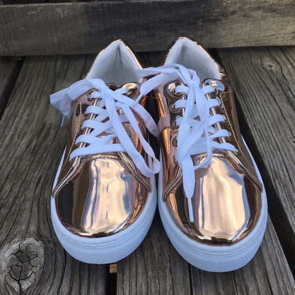 Qupid Metallic RoseGold Sneaker SZ 6.5! NEW! - Picture 3 of 9