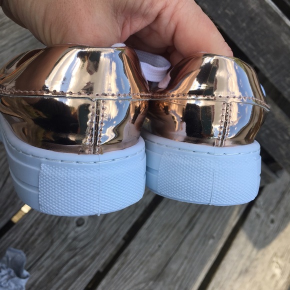 Qupid Metallic RoseGold Sneaker SZ 6.5! NEW! - Picture 4 of 9