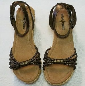 NWOT Minnetonka Wedge Sandals