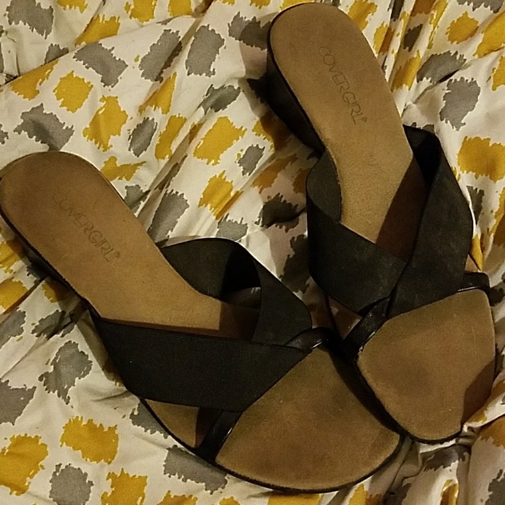 Slip on black Covergirl sandels