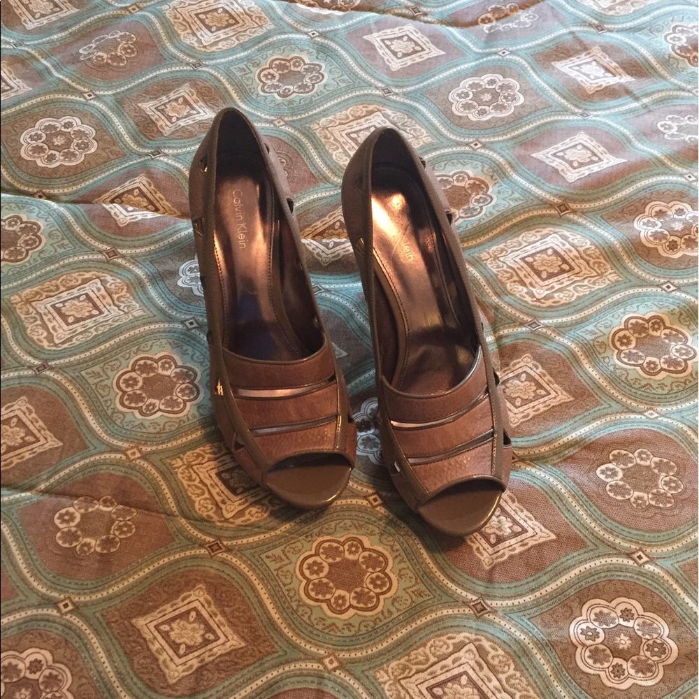Calvin Klein size 8.5 excellent condition - Picture 2 of 5