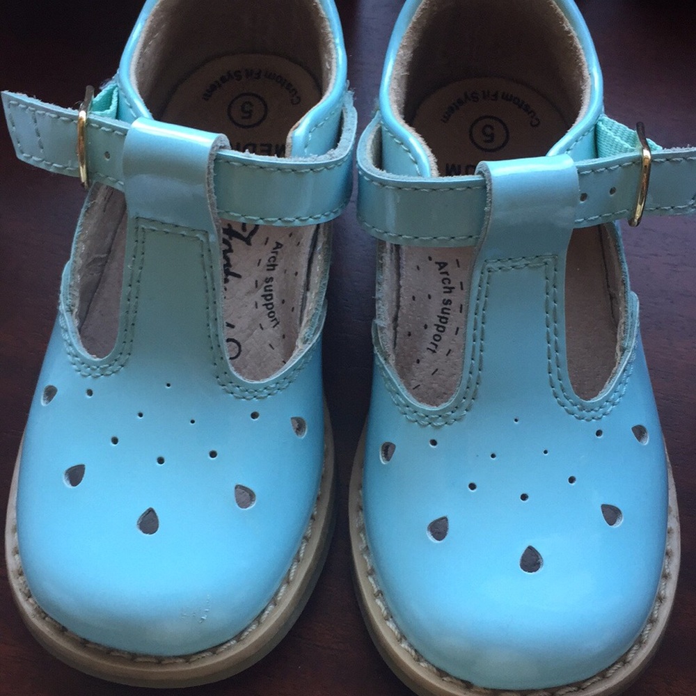 Footmates patent leather shoes