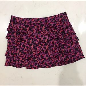 5 TIER RUFFLE A-LINE FLORAL MINI SKIRT. MEDIUM