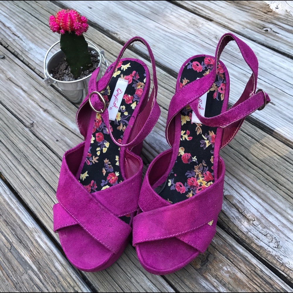 Magenta Wedges