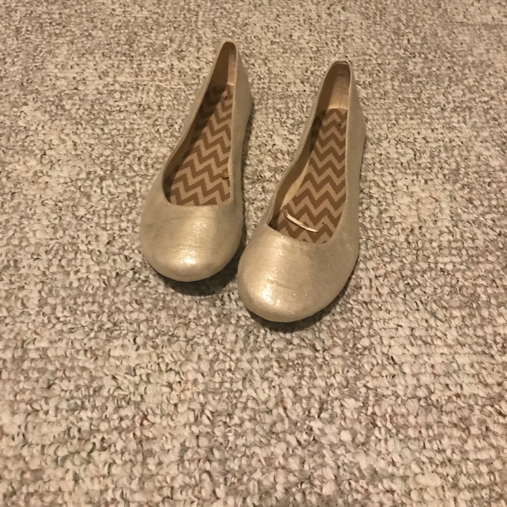 Gold sparkle flats