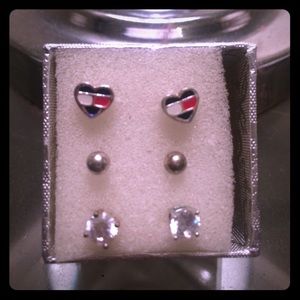 🛍Stud earrings set of 3.
