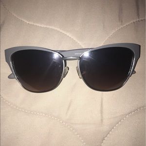 Tahari sunglasses